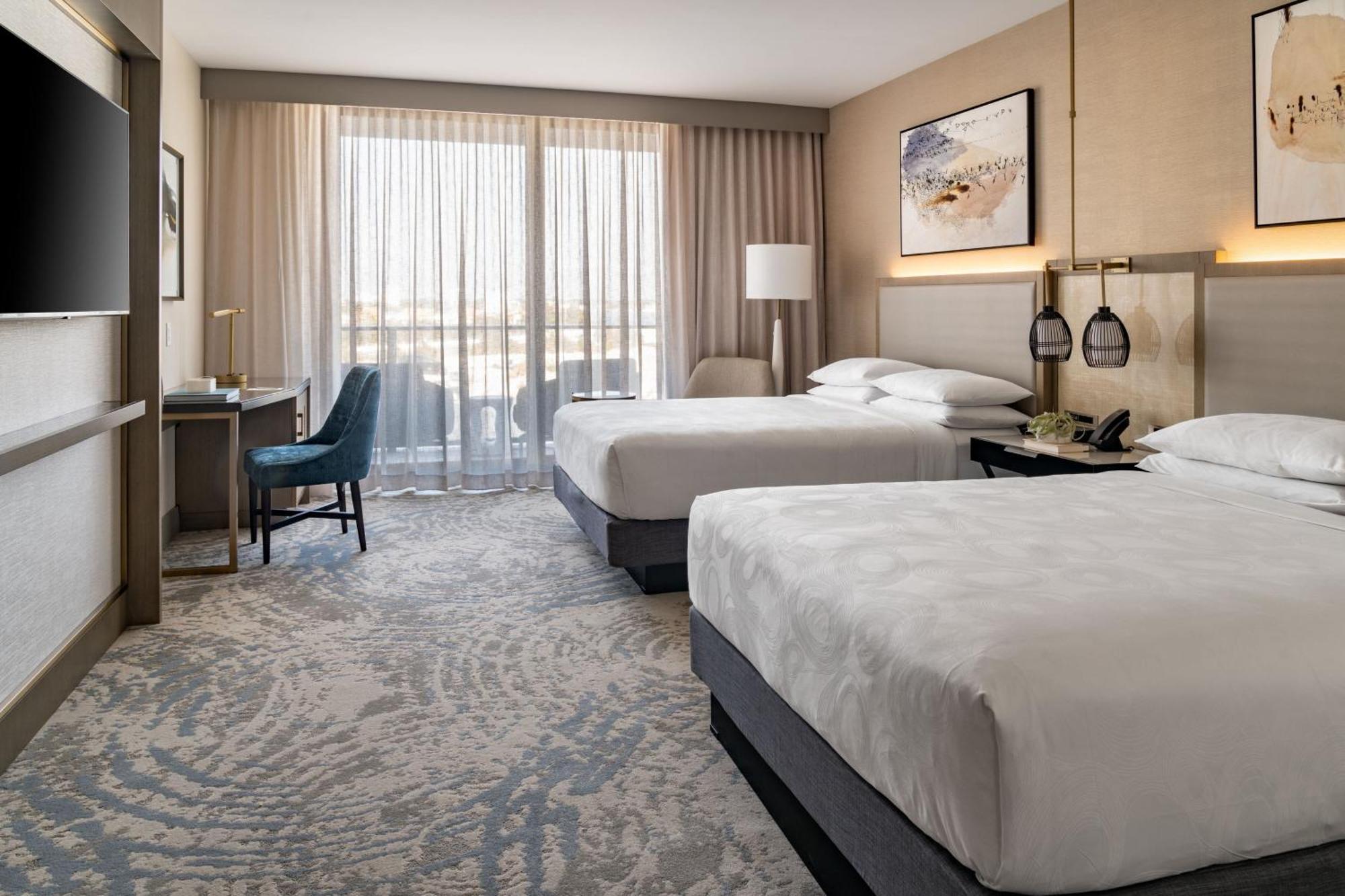 Queen Room with Intracoastal Skyline View - Mobility Accessible with Tub