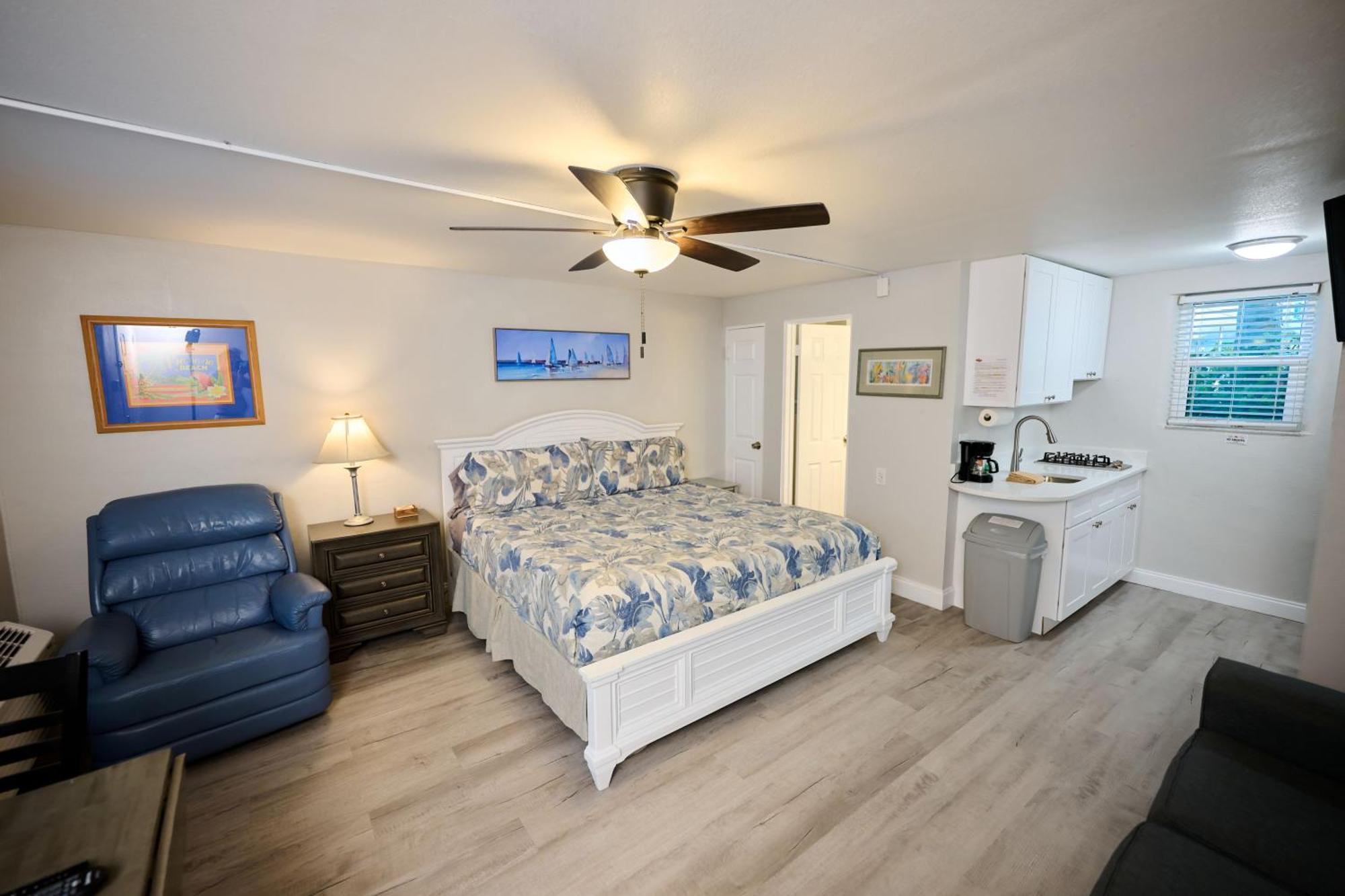 King Studio with Sofa Bed