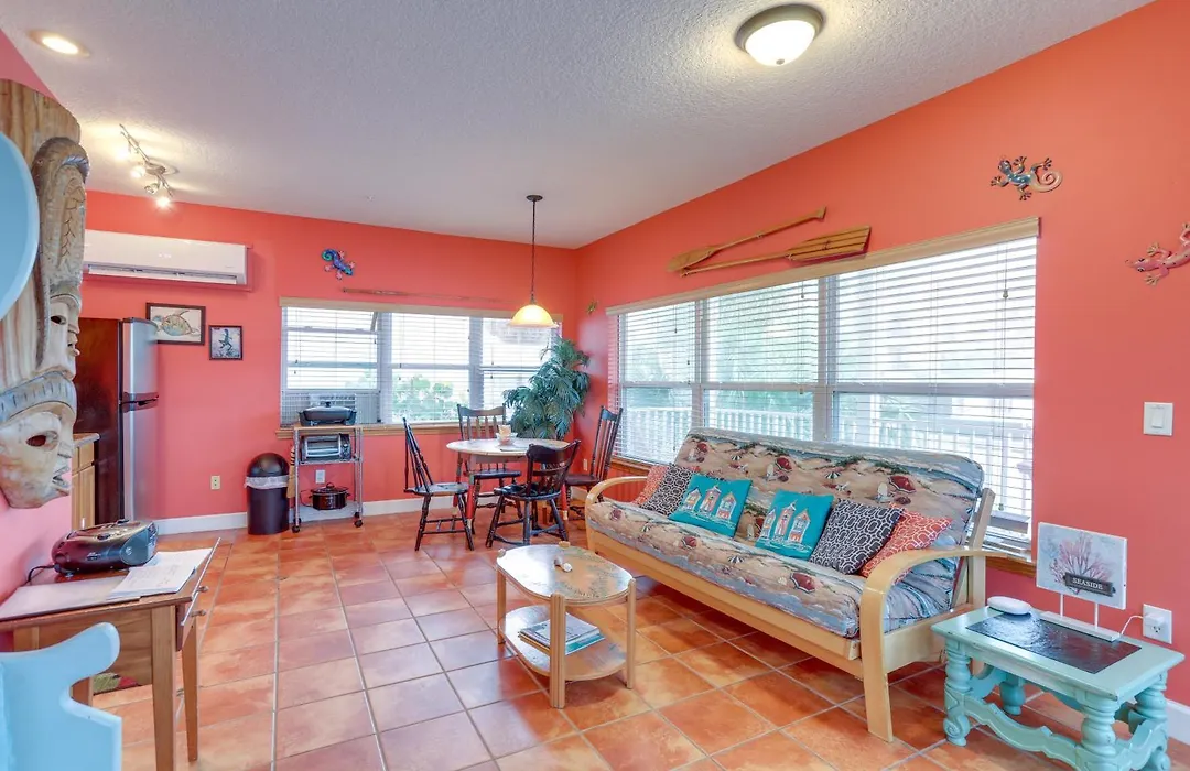 Walk To Indian Rocks Beach - Vibrant Condo-1