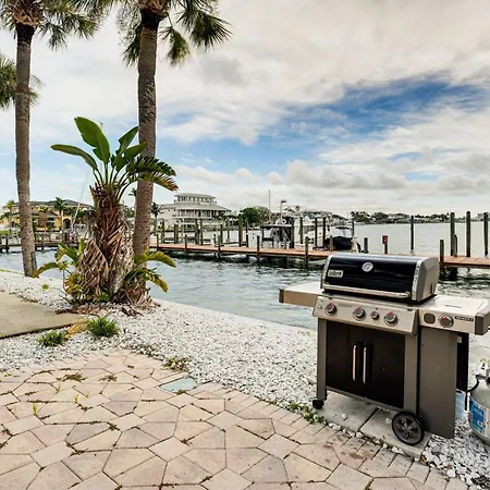 2 Blocks To Clearwater Beach: Walkable Coastal Gem-2